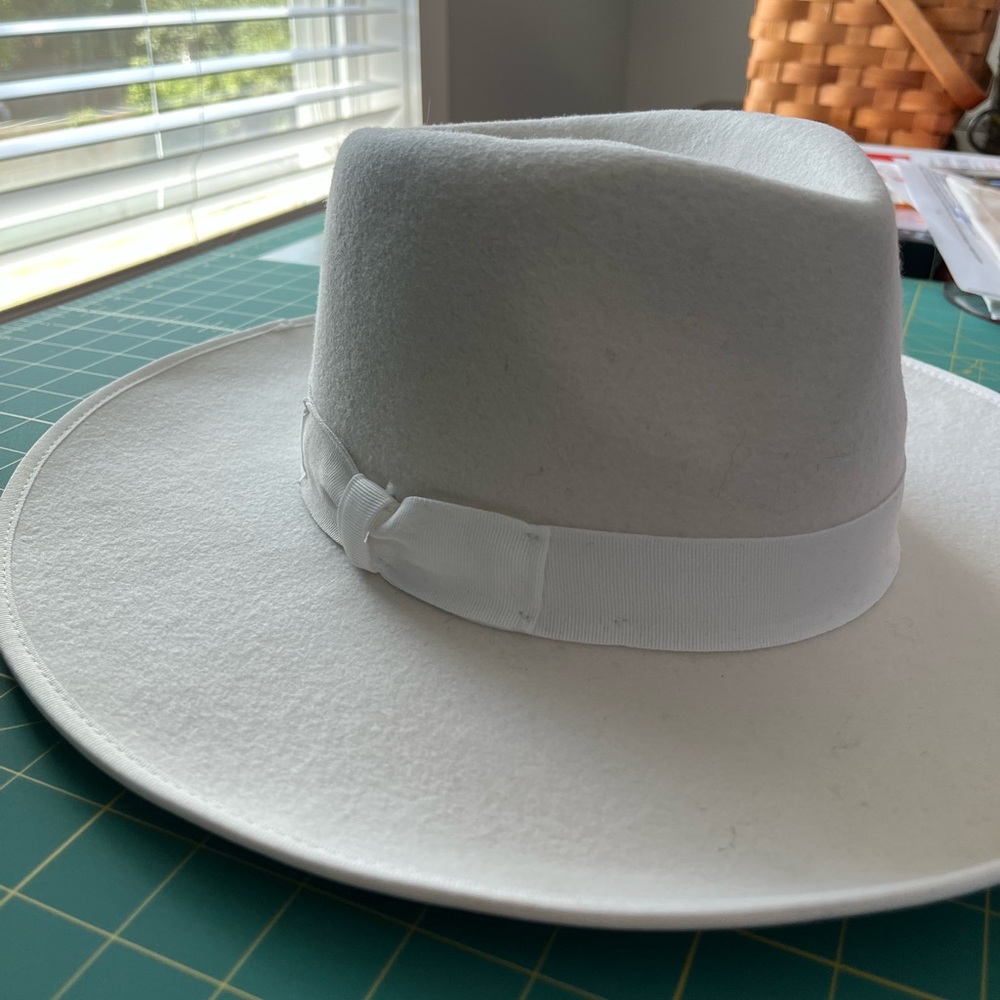 100% Wool Ivory Rancher Hat 🤍 - Picture 6 of 8